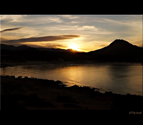 CALA AGULLA Y AL FONDO SA TORRE DE SON JAUUMELL , A LA SALIDA DEL SOL