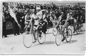 A PUNTO DE META COMPETICIÓN CICLISTA