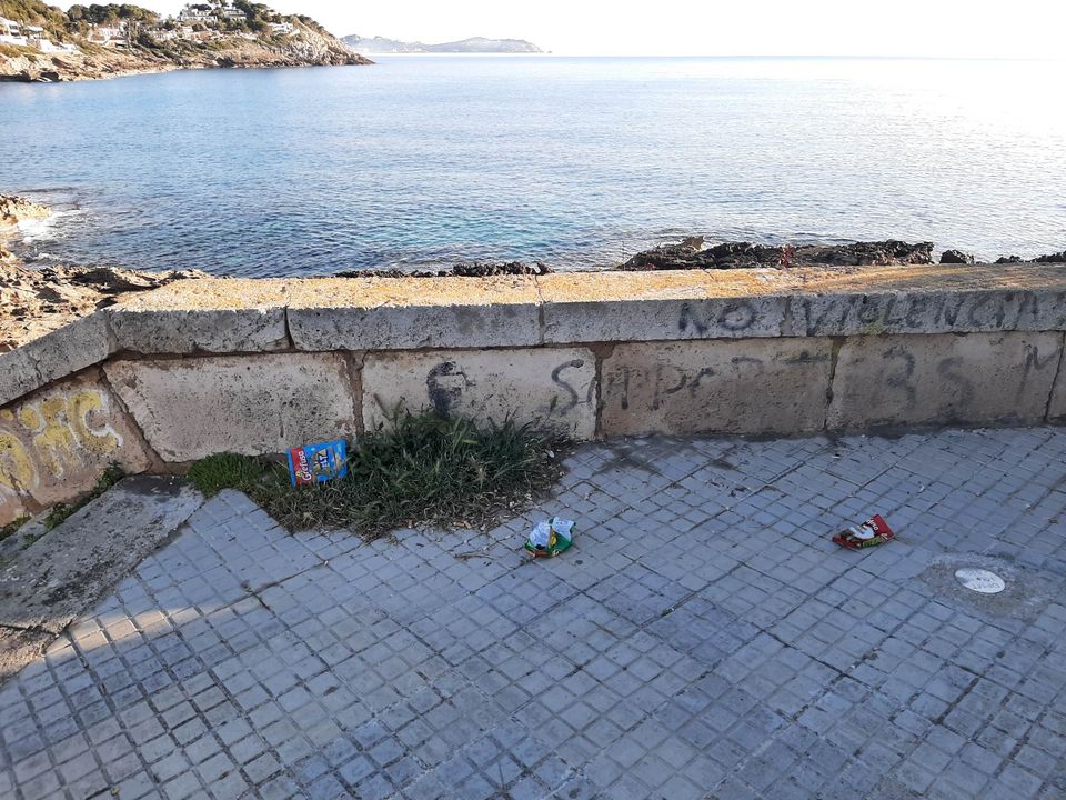 Cala Provençals - Suciedad